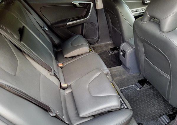 Volvo V60 Cross Country cena 59000 przebieg: 184000, rok produkcji 2016 z Opoczno małe 436